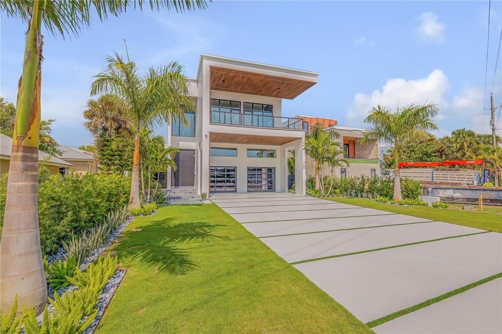 Backyard, Exterior, Facade, Modern