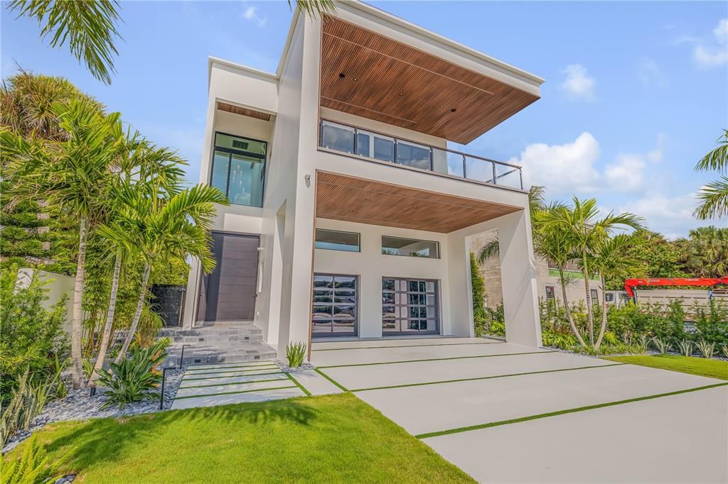 Backyard, Exterior, Facade, Modern