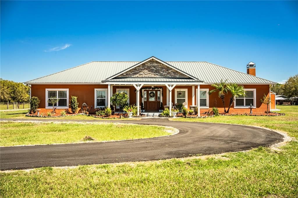 Backyard, Exterior, Facade, Ranch