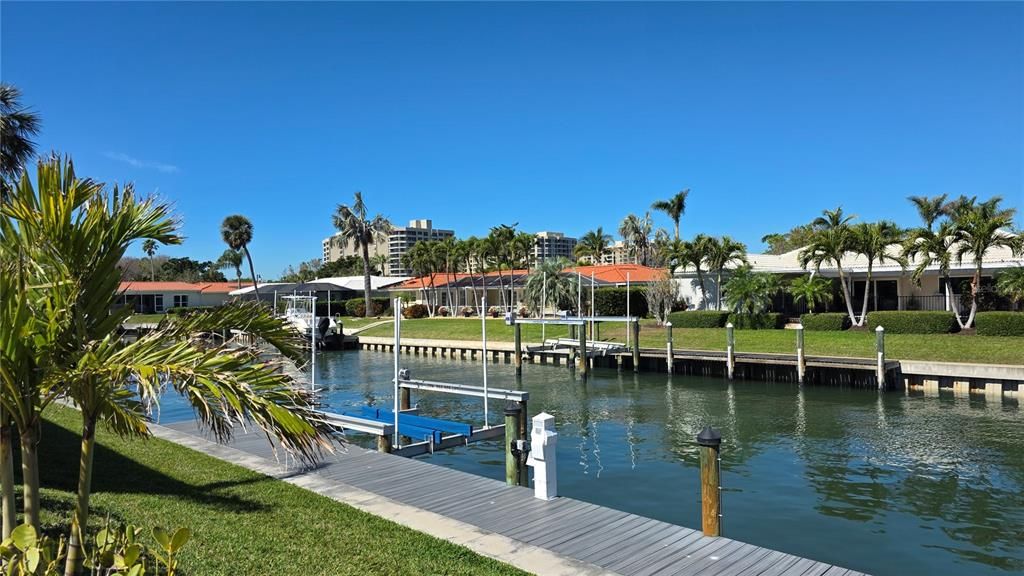 Exterior, Lake