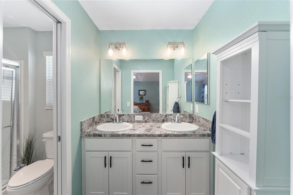 Bathroom, Dual Sink Vanities, Interior
