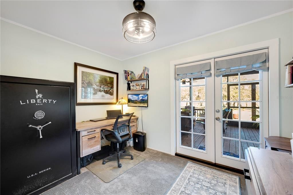 Home Office, Interior