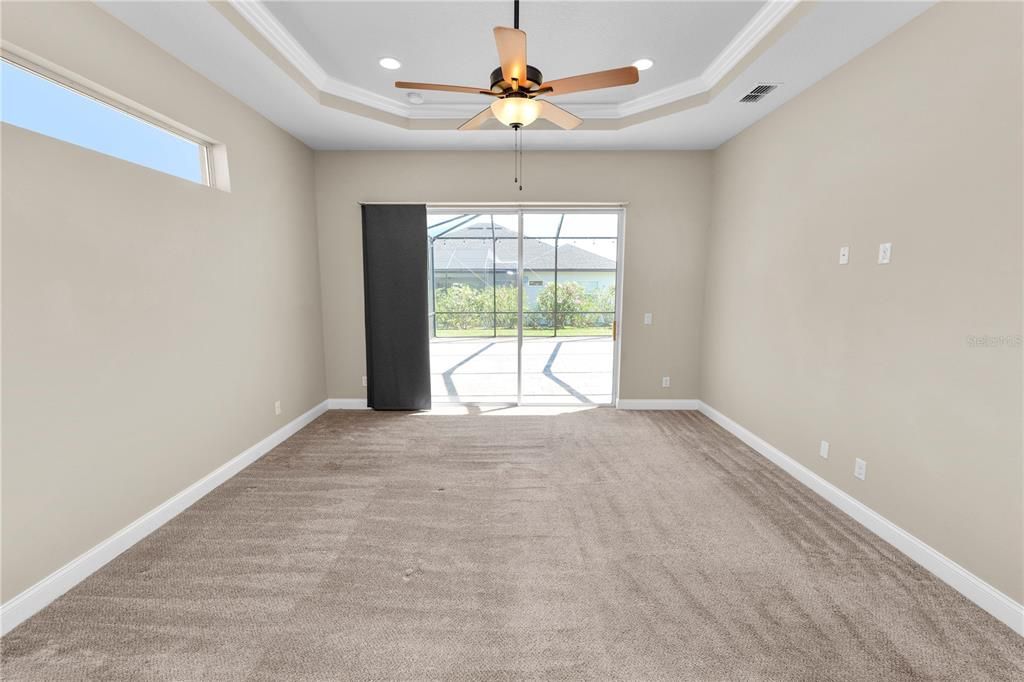 Empty room, Interior, Recessed Lighting