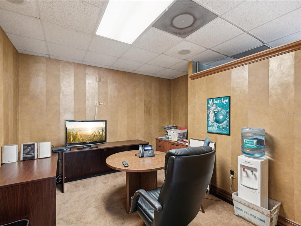Home Office, Interior