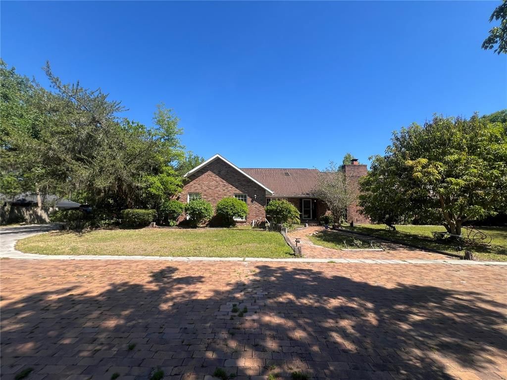 Exterior, Facade, Brick Facade, Ranch