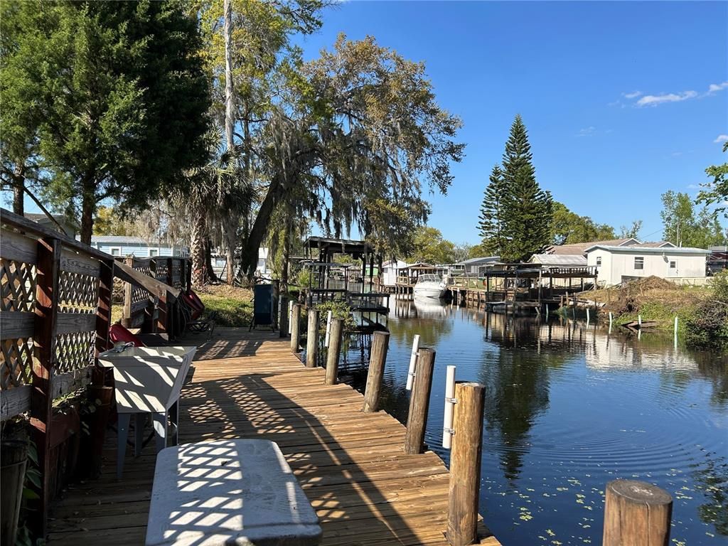 Exterior, Lake