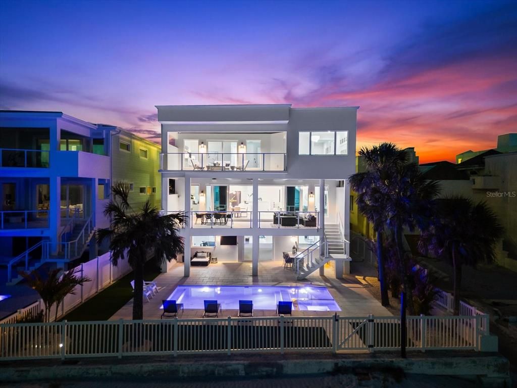 Attached, Exterior, Facade, Modern