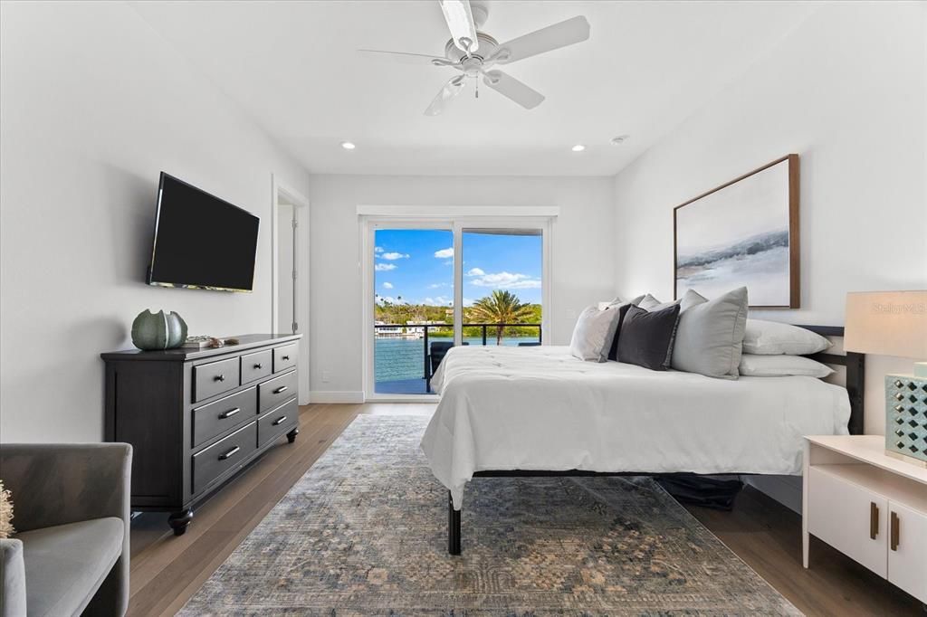 Bedroom, Interior, Recessed Lighting, Water, Wood Texture Flooring