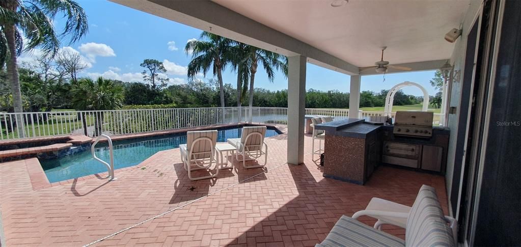Exterior, Pool