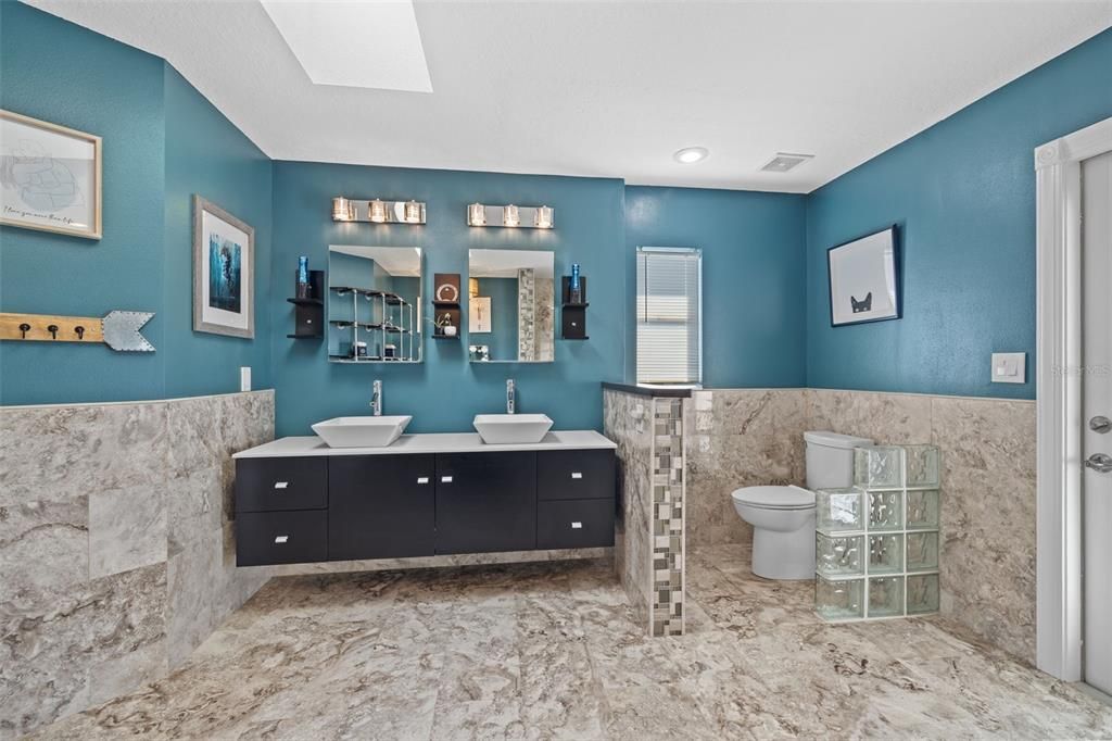 Bathroom, Dual Sink Vanities, Interior, Recessed Lighting