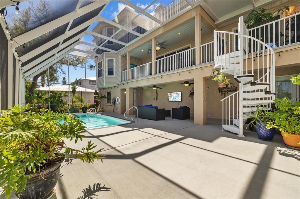 Exterior, Pool
