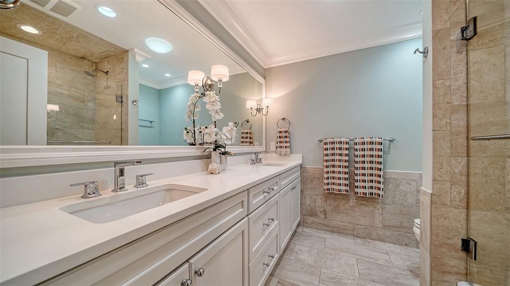 Bathroom, Dual Sink Vanities, Interior, Recessed Lighting