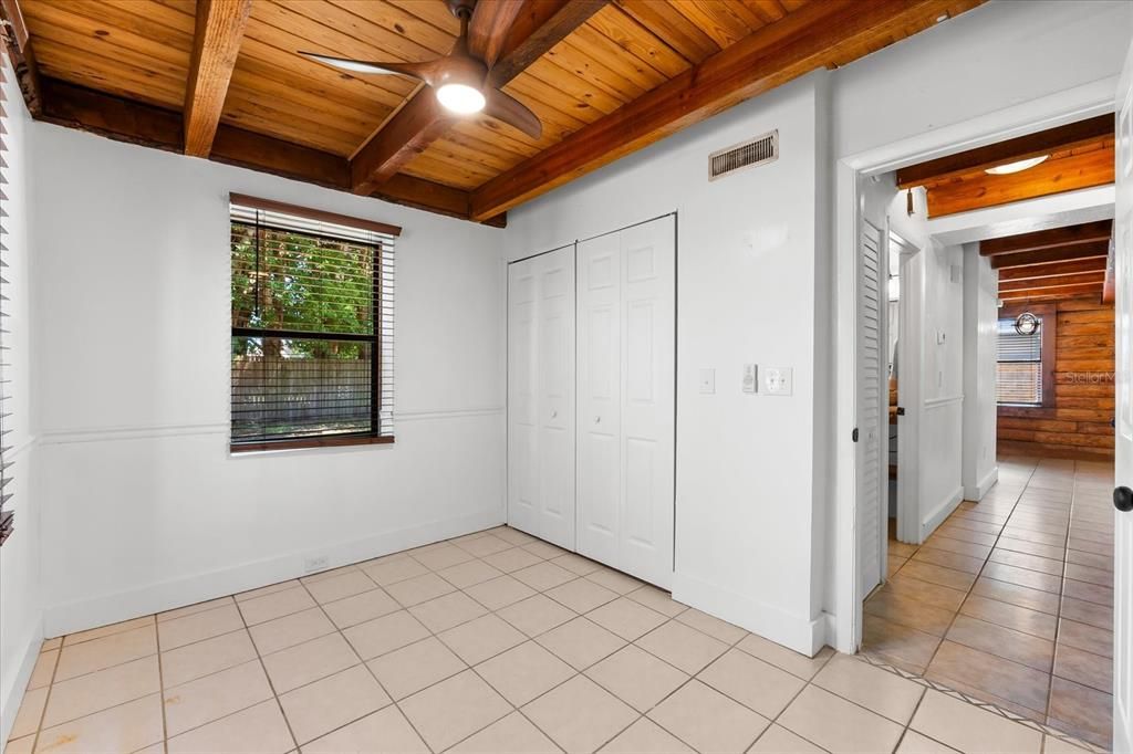 Empty room, Interior, Wooden Beams, Wooden Ceilings