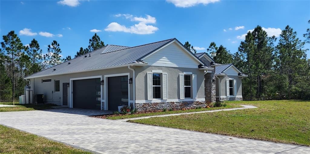 Attached, Exterior, Facade, Ranch