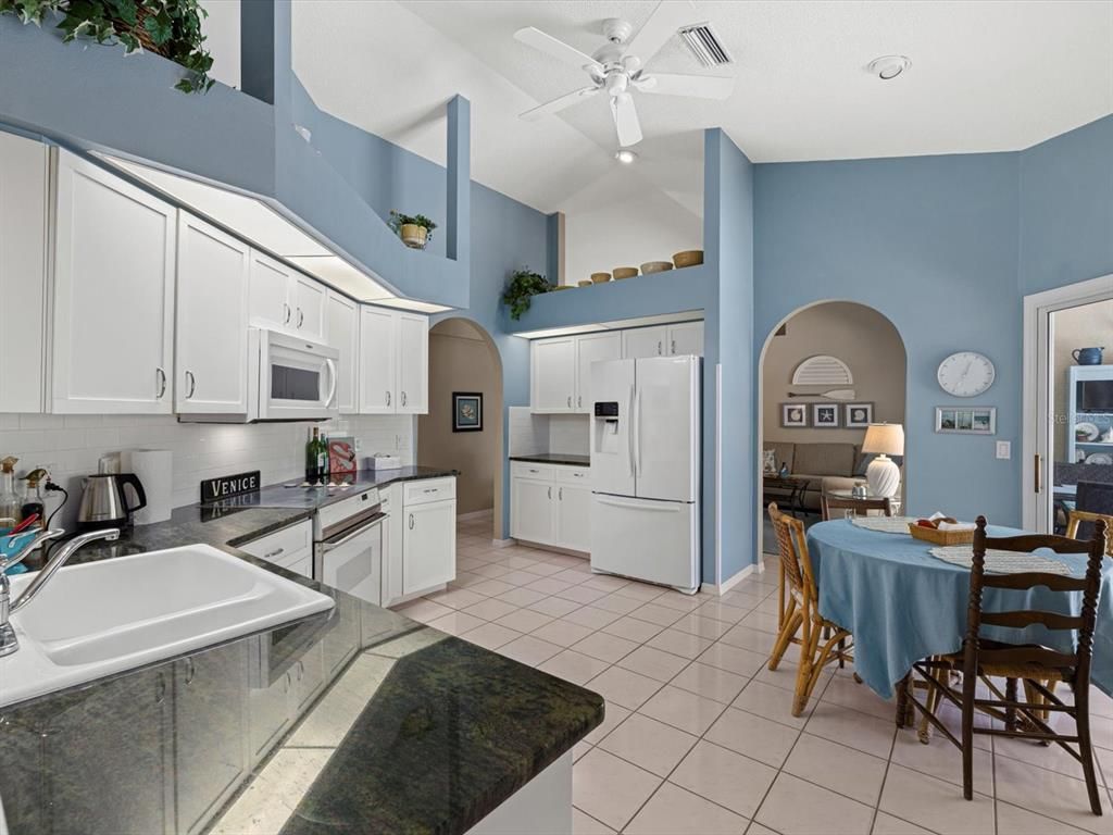 Dining room, Interior, Kitchen, Recessed Lighting