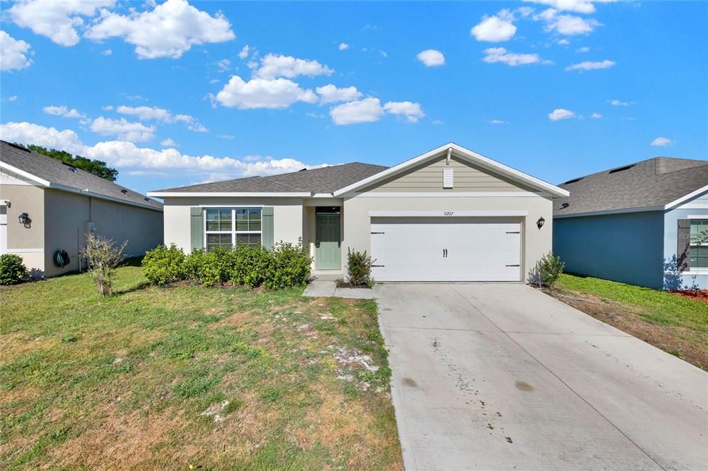 Attached, Exterior, Facade, Ranch