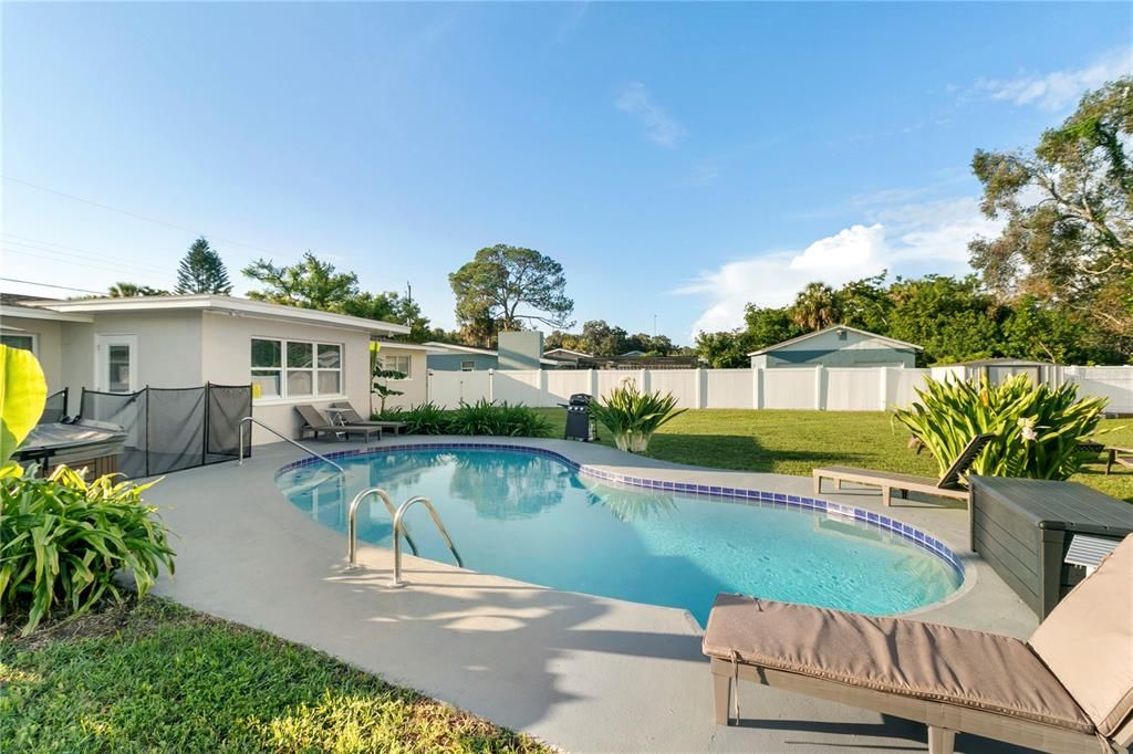 Exterior, Pool