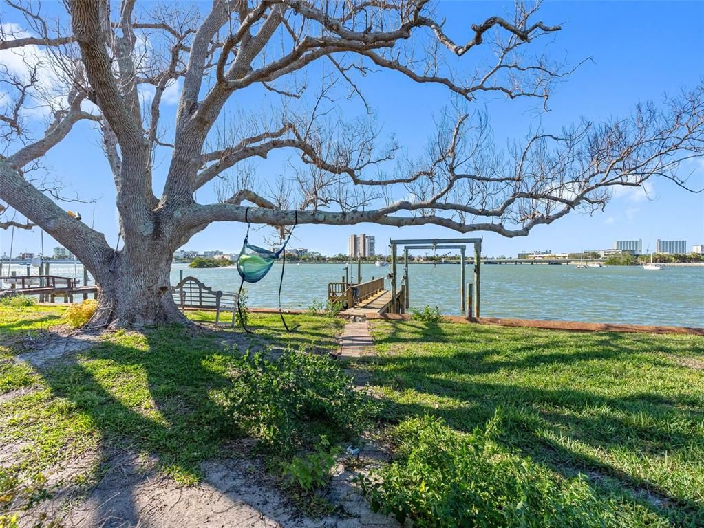 Exterior, Lake