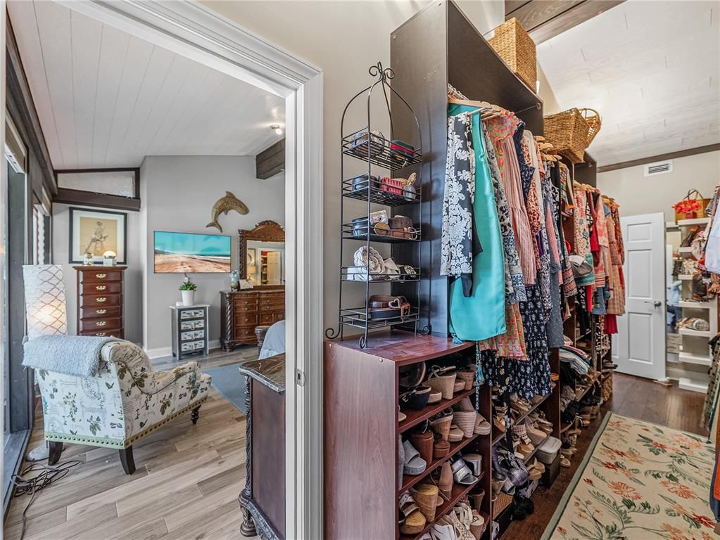 Interior, Walk-in Closets, Wood Texture Flooring