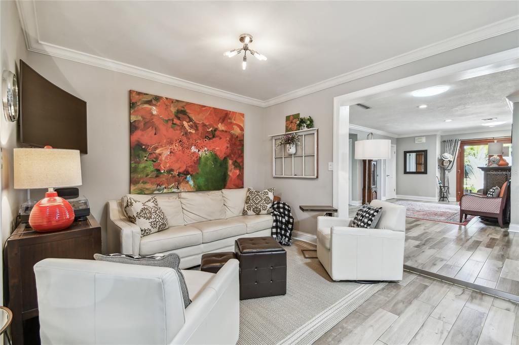 Interior, Living room, Recessed Lighting, Wood Texture Flooring