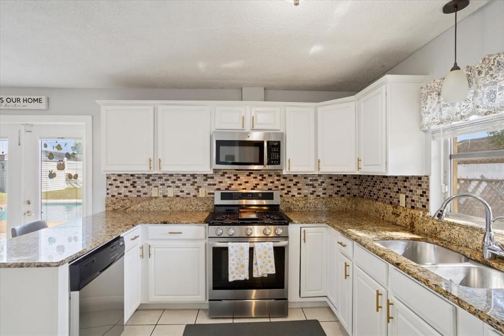 Interior, Kitchen, Pendant Lights, Stainless Steel Appliances