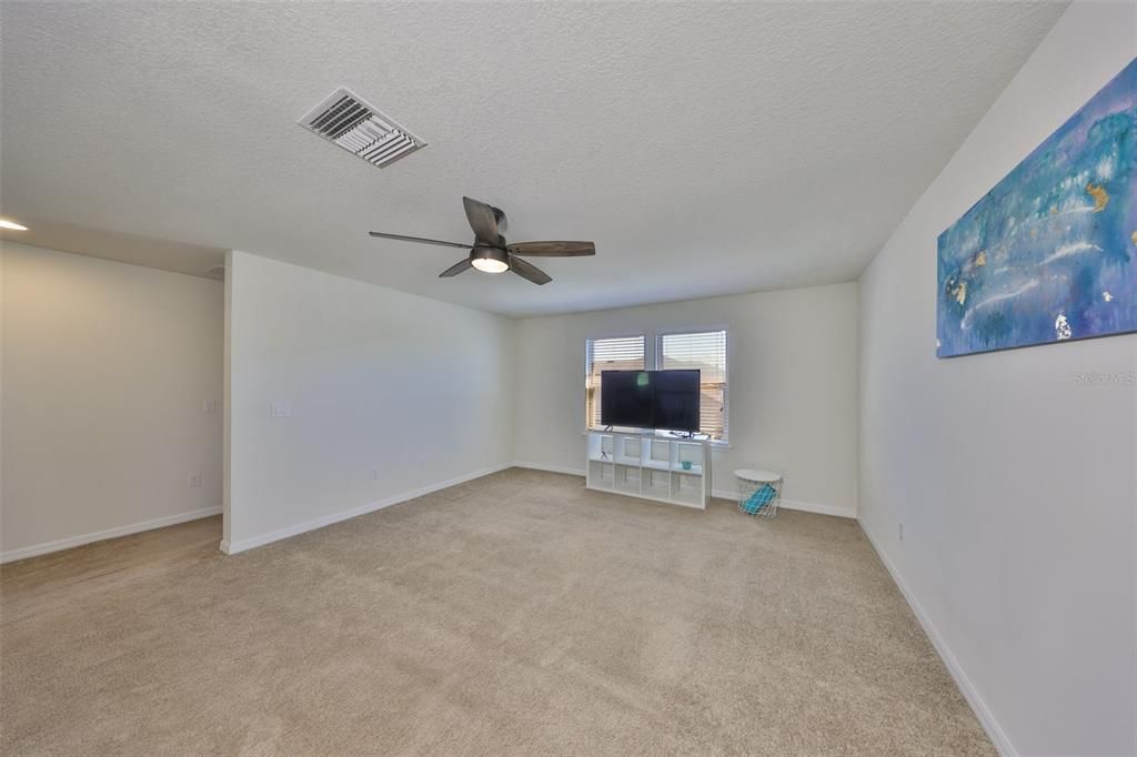 Empty room, Interior, Recessed Lighting