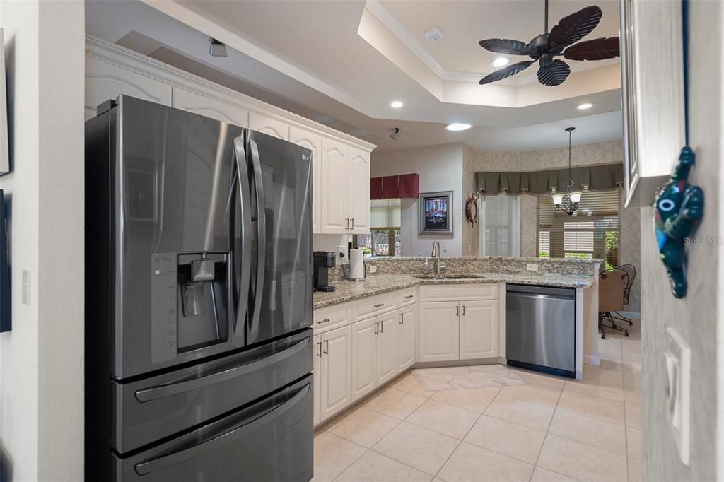 Chandelier, Interior, Kitchen, Recessed Lighting, Stainless Steel Appliances