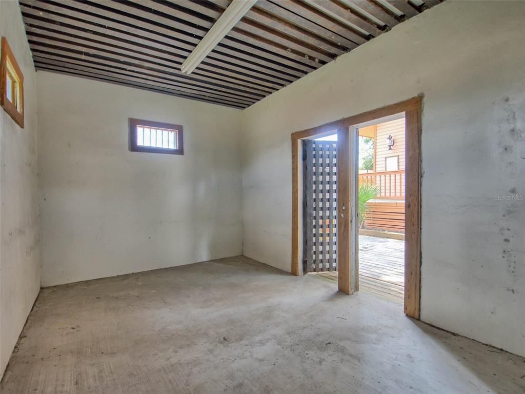 Empty room, Interior, Wooden Beams