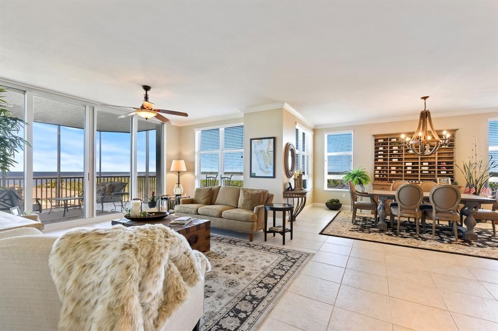Chandelier, Dining room, Interior, Living room