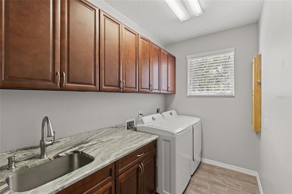 Interior, Washer, Wood Texture Flooring