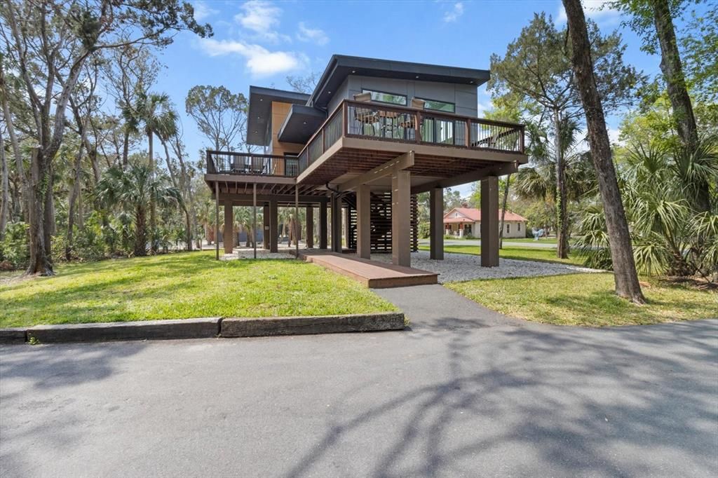 Backyard, Exterior, Facade, Modern