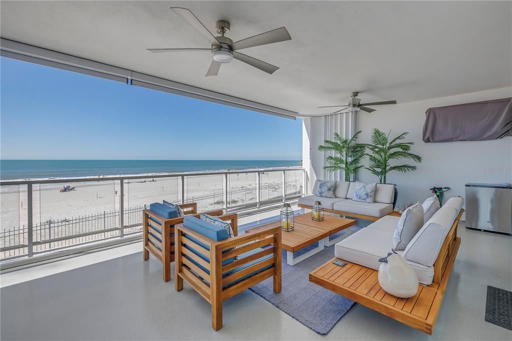 Interior, Living room, Water
