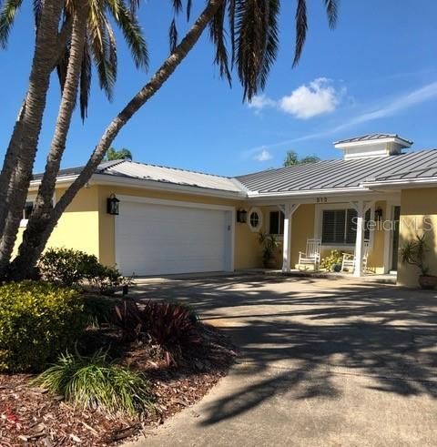Attached, Exterior, Facade, Ranch