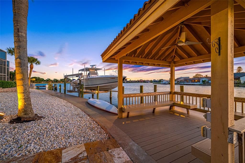 Exterior, Lake