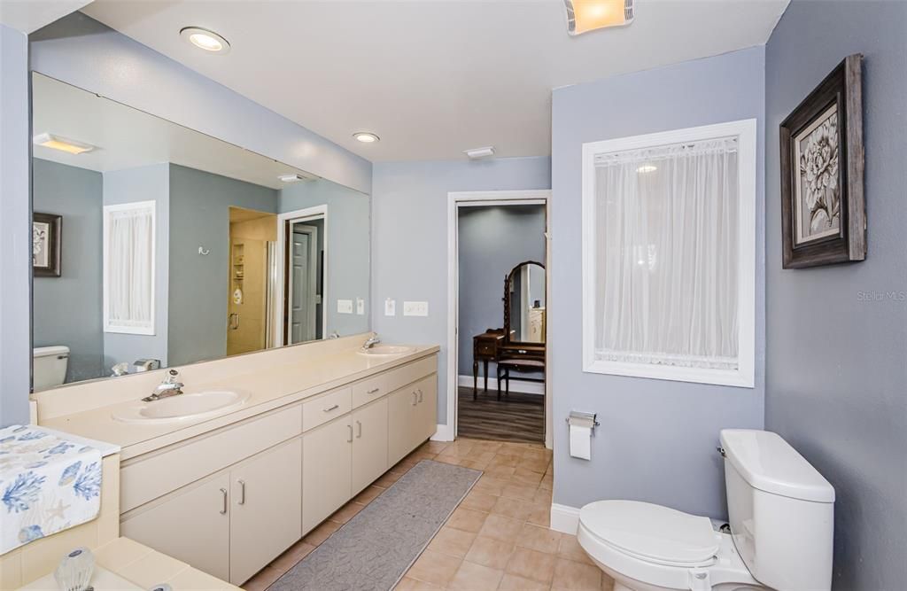 Bathroom, Dual Sink Vanities, Interior, Recessed Lighting
