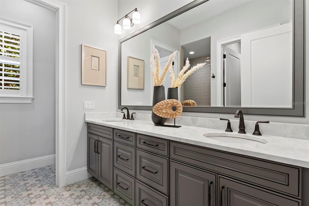 Bathroom, Dual Sink Vanities, Interior