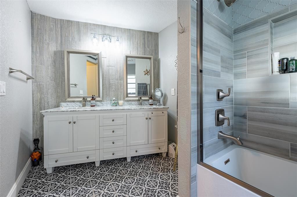 Bathroom, Dual Sink Vanities, Interior