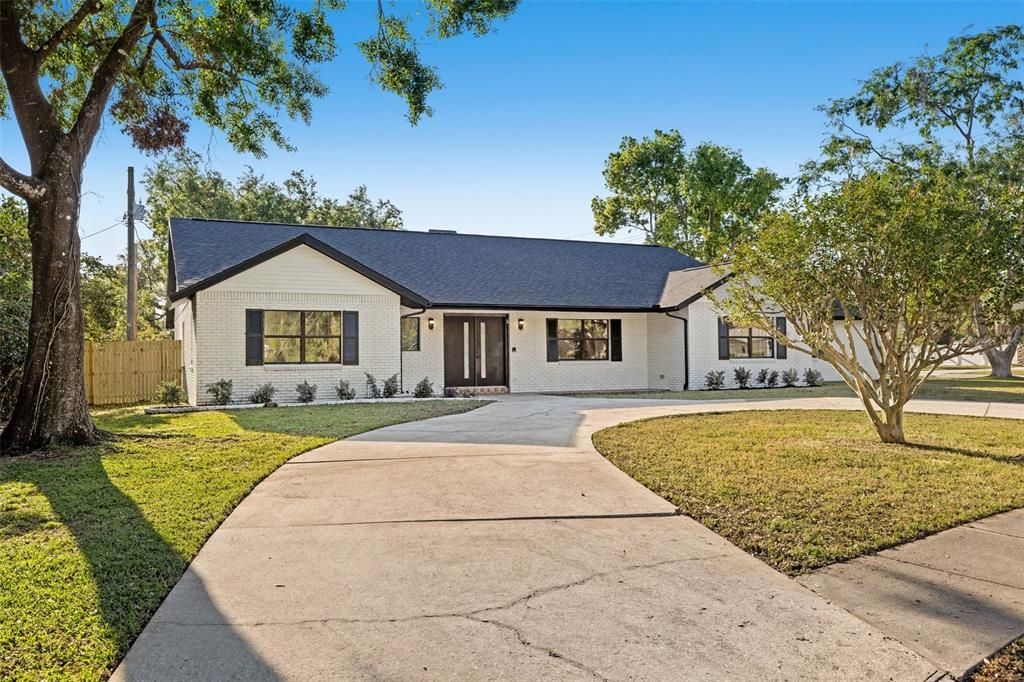 Backyard, Exterior, Facade, Ranch