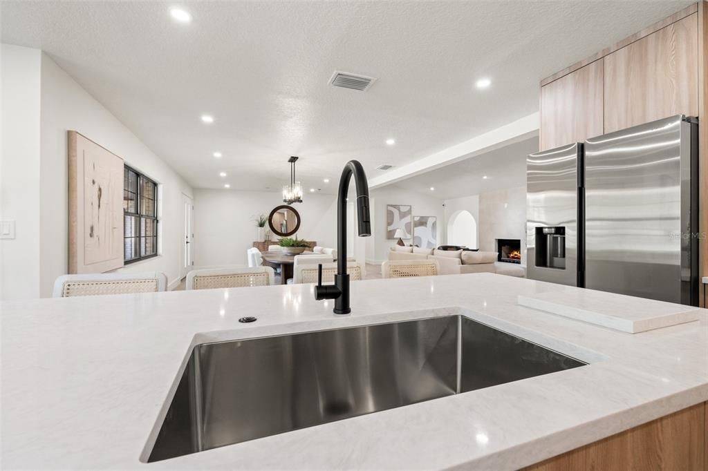 Chandelier, Dining room, Interior, Kitchen, Living room, Pendant Lights, Recessed Lighting, Stainless Steel Appliances