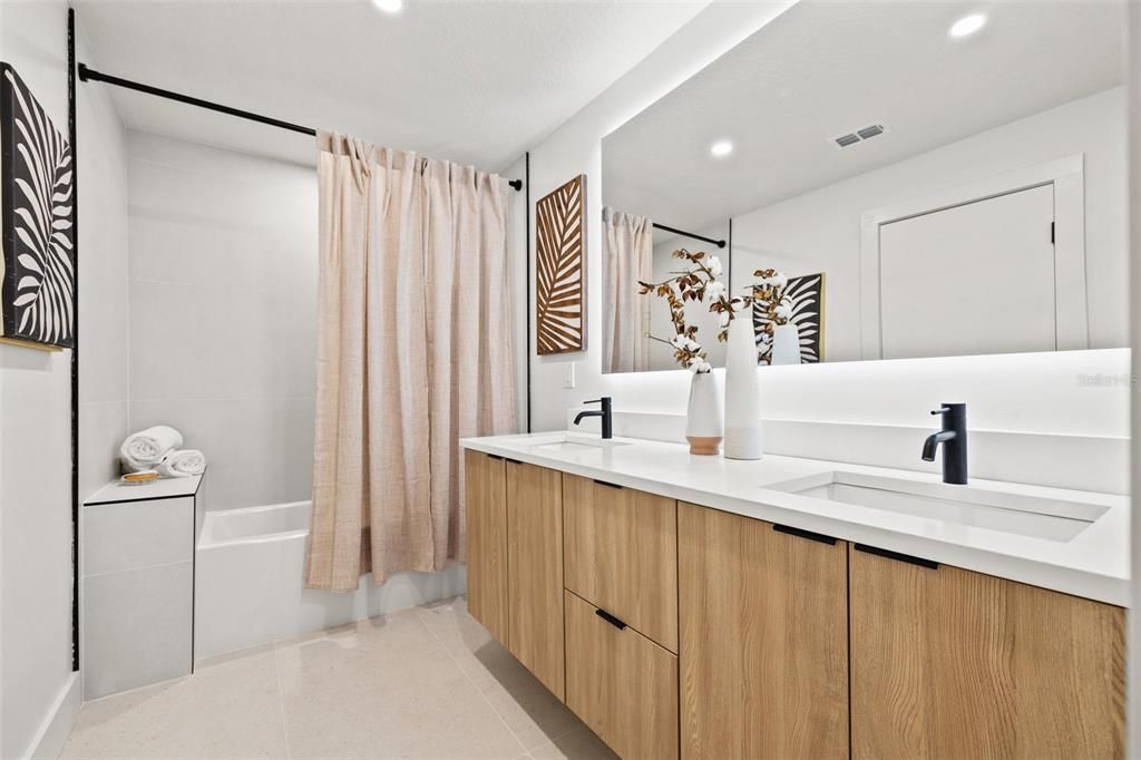 Bathroom, Dual Sink Vanities, Interior, Recessed Lighting