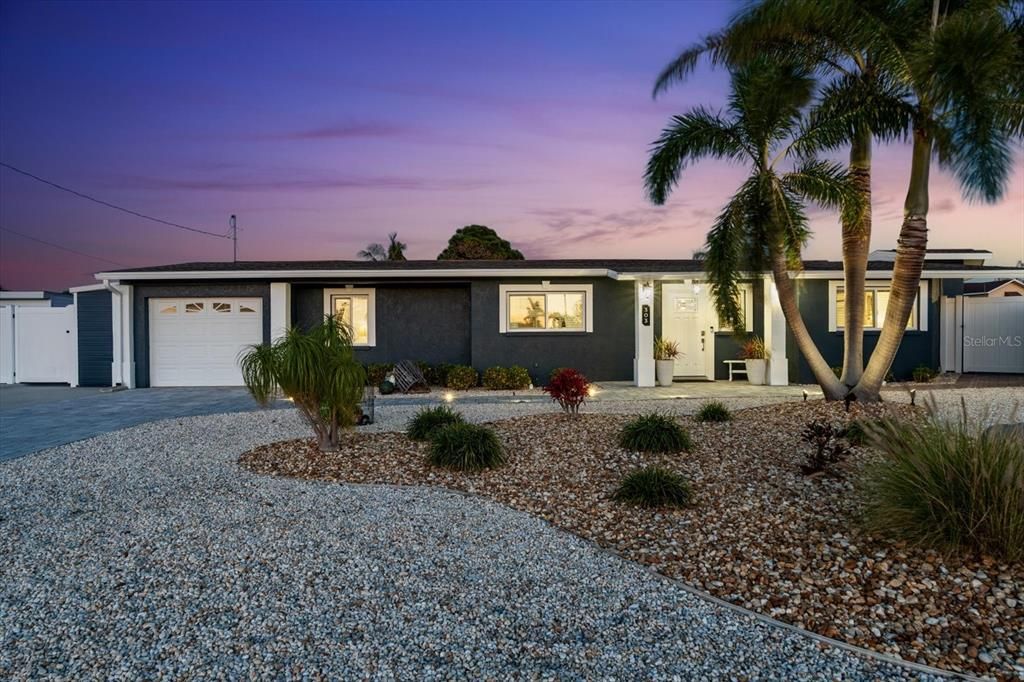 Attached, Exterior, Facade, Ranch