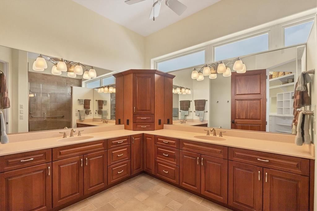 Bathroom, Dual Sink Vanities, Interior