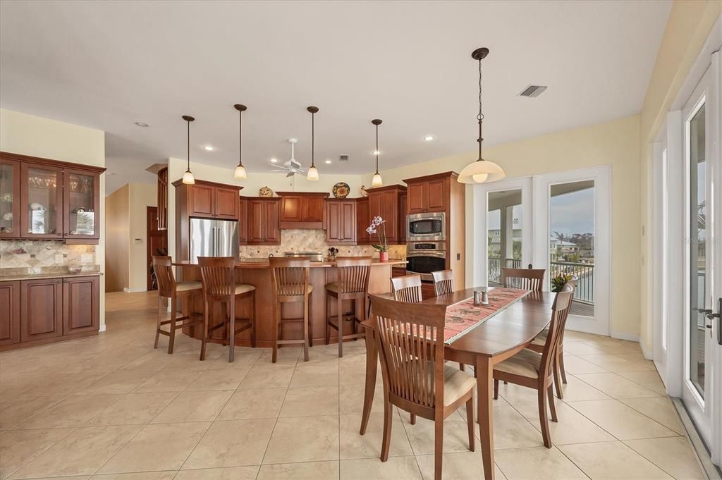 Dining room, Interior, Kitchen, Pendant Lights, Recessed Lighting, Stainless Steel Appliances