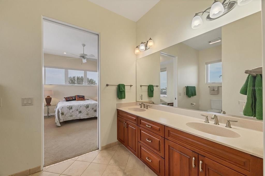 Bathroom, Bedroom, Dual Sink Vanities, Interior