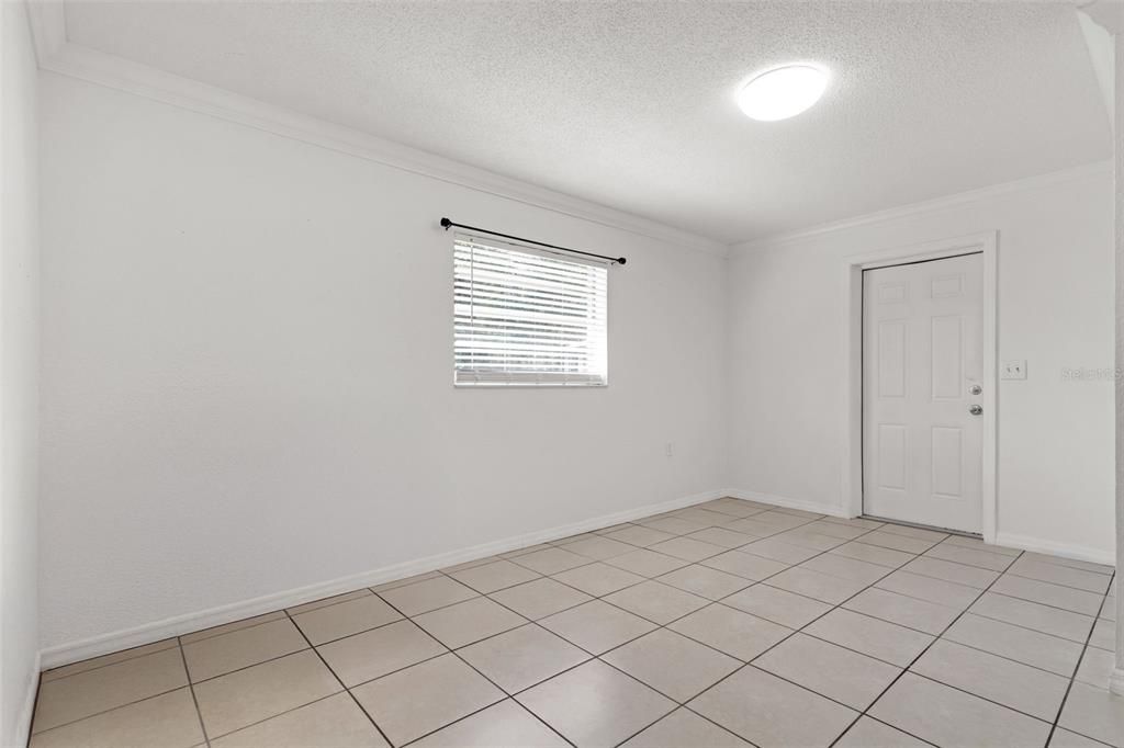 Empty room, Interior