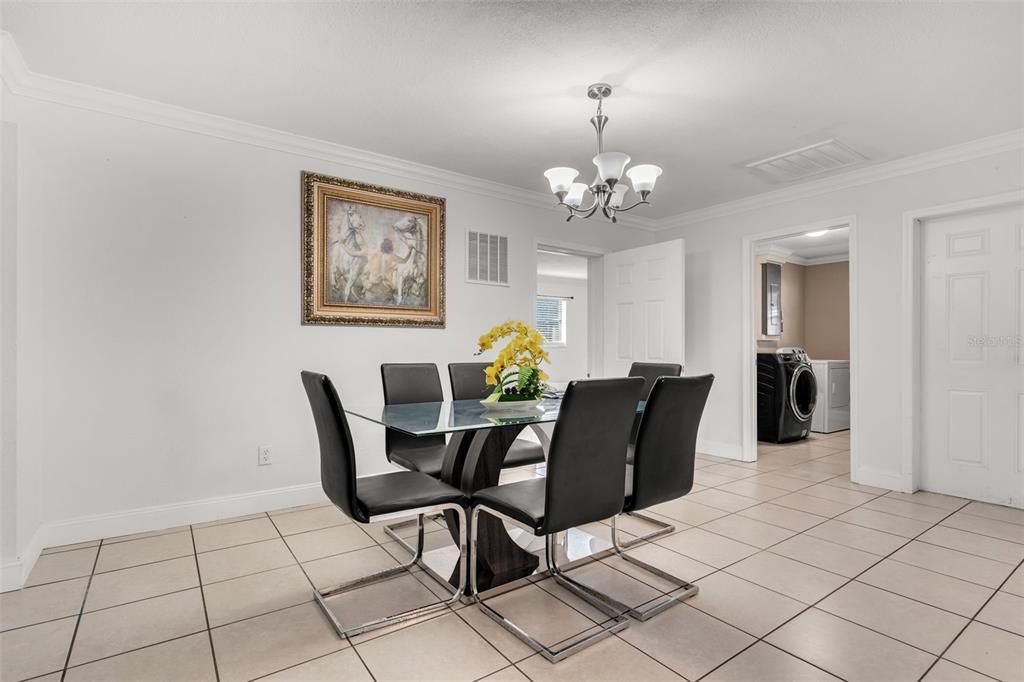 Chandelier, Dining room, Interior, Washer