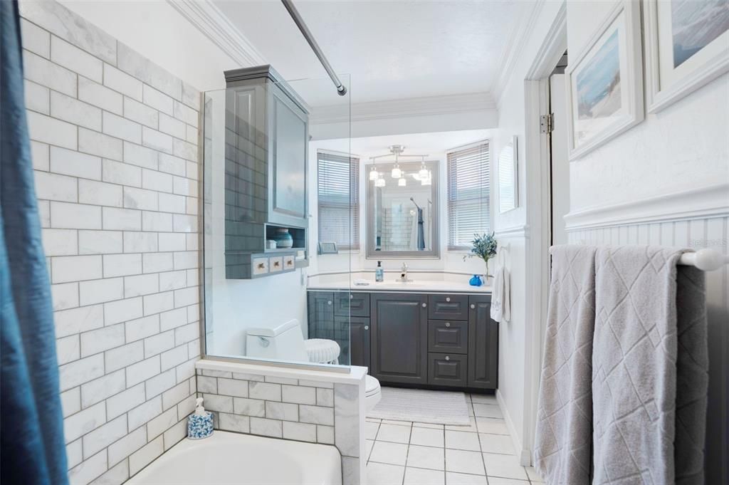 Bathroom, Interior, Pendant Lights