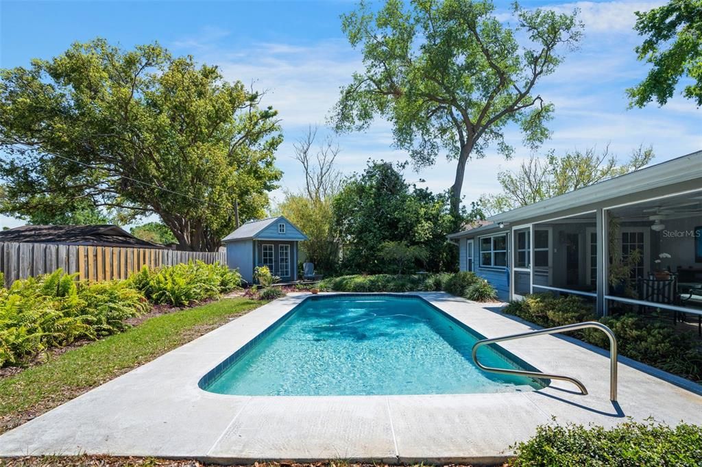 Exterior, Pool