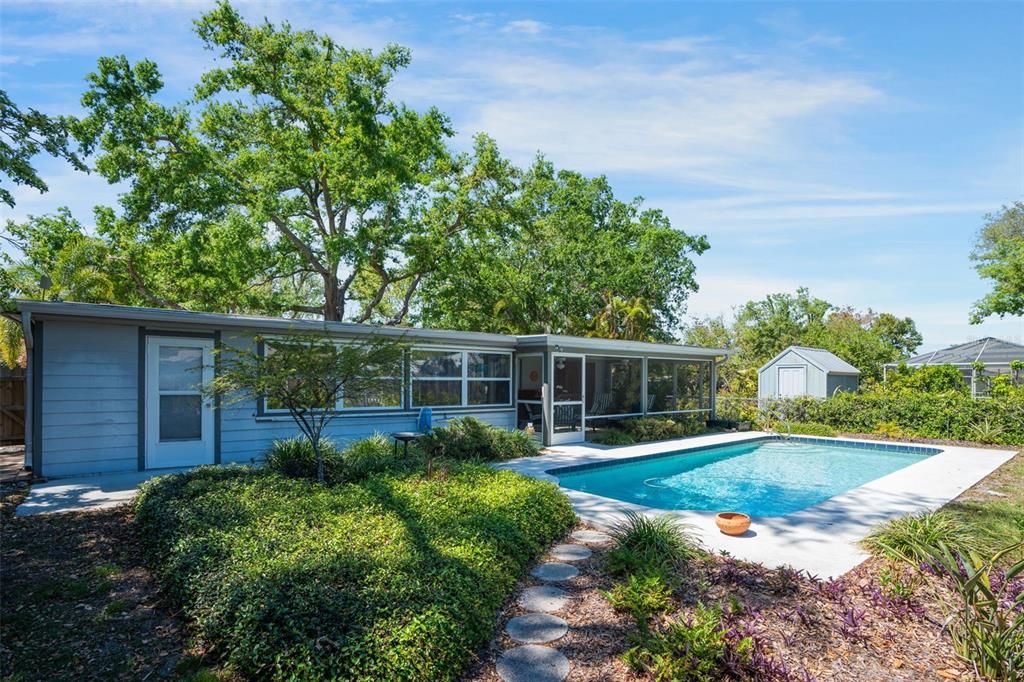 Exterior, Pool