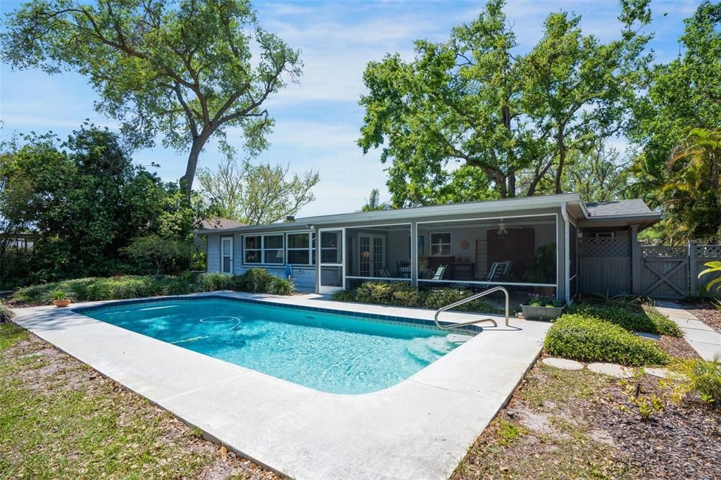 Exterior, Pool